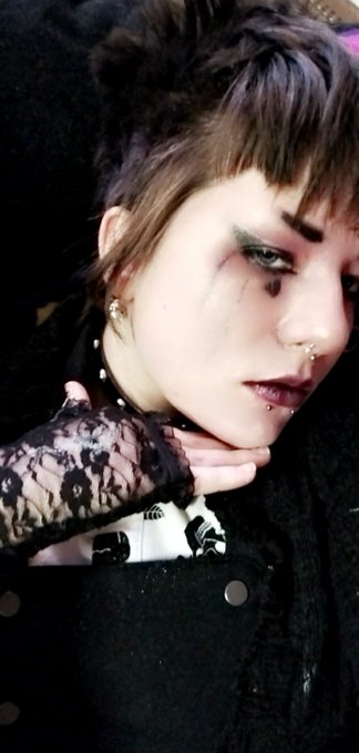 Do you have a valentine? No? Same here.  Cashcow Finsub Findom humanatm https://t.co/Wzeuio07n0<a href="/tag/findom"class="tags"><span>#findom</span></a>