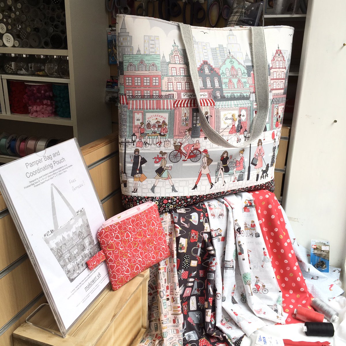 Gather_N_Sew's tweet photo. Treat yourself to the stunning Pamper double border fabric and sew a bag that will be envied by everyone. The pattern is free to download and be quick because we only have a little of the fabric left #pamperfabric #valentines #makower #isewbags #modernpatchwork #createmakeshare https://t.co/rwTQjoQaqw
