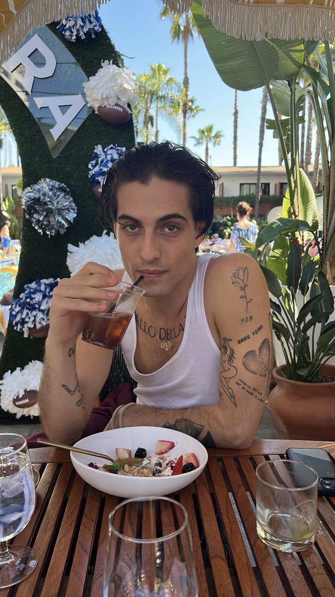 COSMICDAMIANO's tweet image. I JUST WANNA THANK GOD