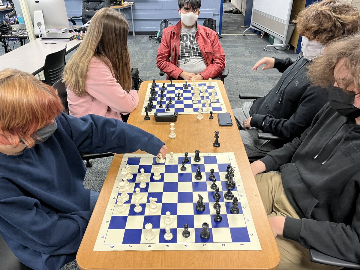 ROHSChess's tweet photo. Cuz on Mondays we battle. #chess https://t.co/LxqhwJQPiV