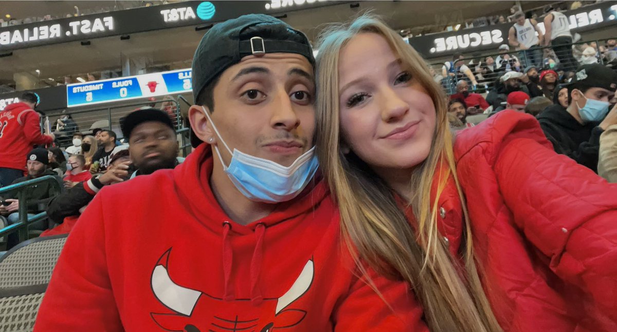 chariskoenig's tweet photo. That kind of love you gotta celebrate daily. 
I love you! Happy Valentine’s Day ❤️

@fernandohin1 https://t.co/JeKD7IR8Fw
