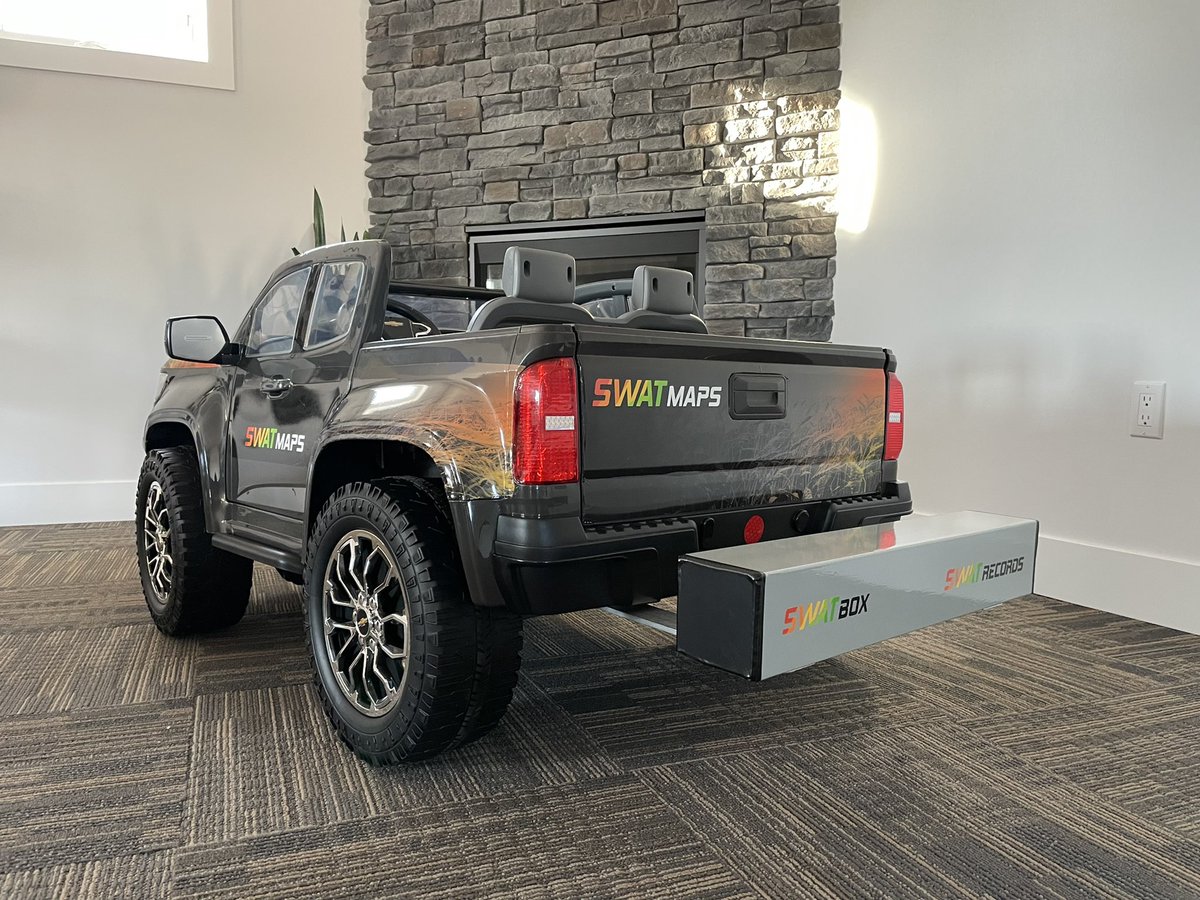 ISO a #SWATMAPS partner!

Qualifications:
- has trouble saying/spelling “SWAT MAPS” 
- enjoys colouring
- able to steer and press foot pedal simultaneously
- 3-6 years of experience in the buddy seat 

Send us your resume in the form of a colouring page! 

Croppro.ca/colouring-cont…