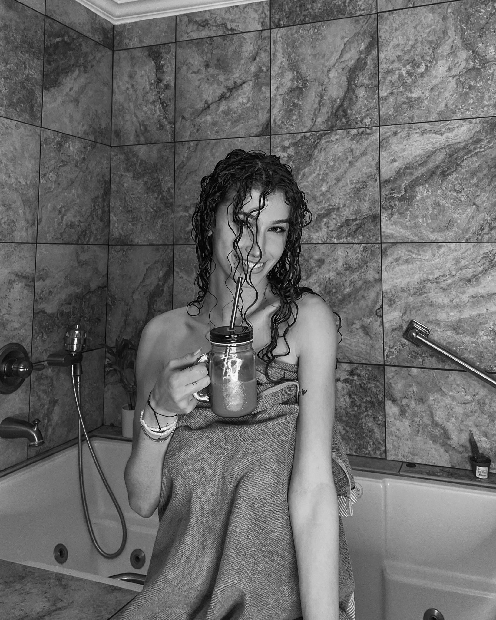 SYDNEY MAY on Twitter: "insta saw it first🤪 https://t.co/8hS1UWEyAu #HappyValentinesDay https