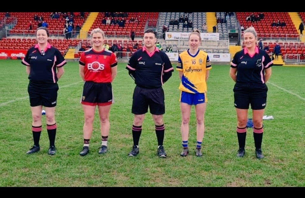 What a momentous occasion for me. First time officiating in the @officialdowngaa home grounds for our @downlgfa v @roscommon_lgfa @ladiesgaelicfootball National League game. 
#wherearethefemalereferees 
#donotbeafraidtoreferee 
#shecanref 
#girlsthatref 
#inspiringyou 
#respect