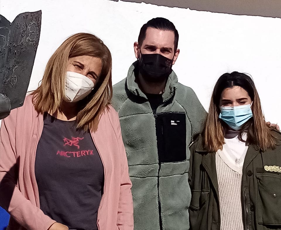 labarja_eco's tweet photo. En el Encuentro Gastronómico de @labarja_eco no pudo estar, pero ha cumplido su palabra y Miguel Ángel Expósito, chef con Estrella Michelin del Restaurante Retama, de Torrenueva (Ciudad Real), ha venido a visitarnos, junto a María Luisa de la Torre. Saldrán grandes proyectos. https://t.co/p4rKOu99Td