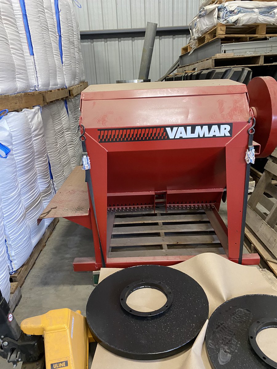 bl_ag_inc's tweet photo. Selling my cover crop innerseeder bar w/ rebuilt valmar box.  Ground drive.  Meant to put together last winter but box came in late and seed business has me so busy don’t have time.  DM or shoot me a call/text 605-956-1389. https://t.co/CQXscYFF1X