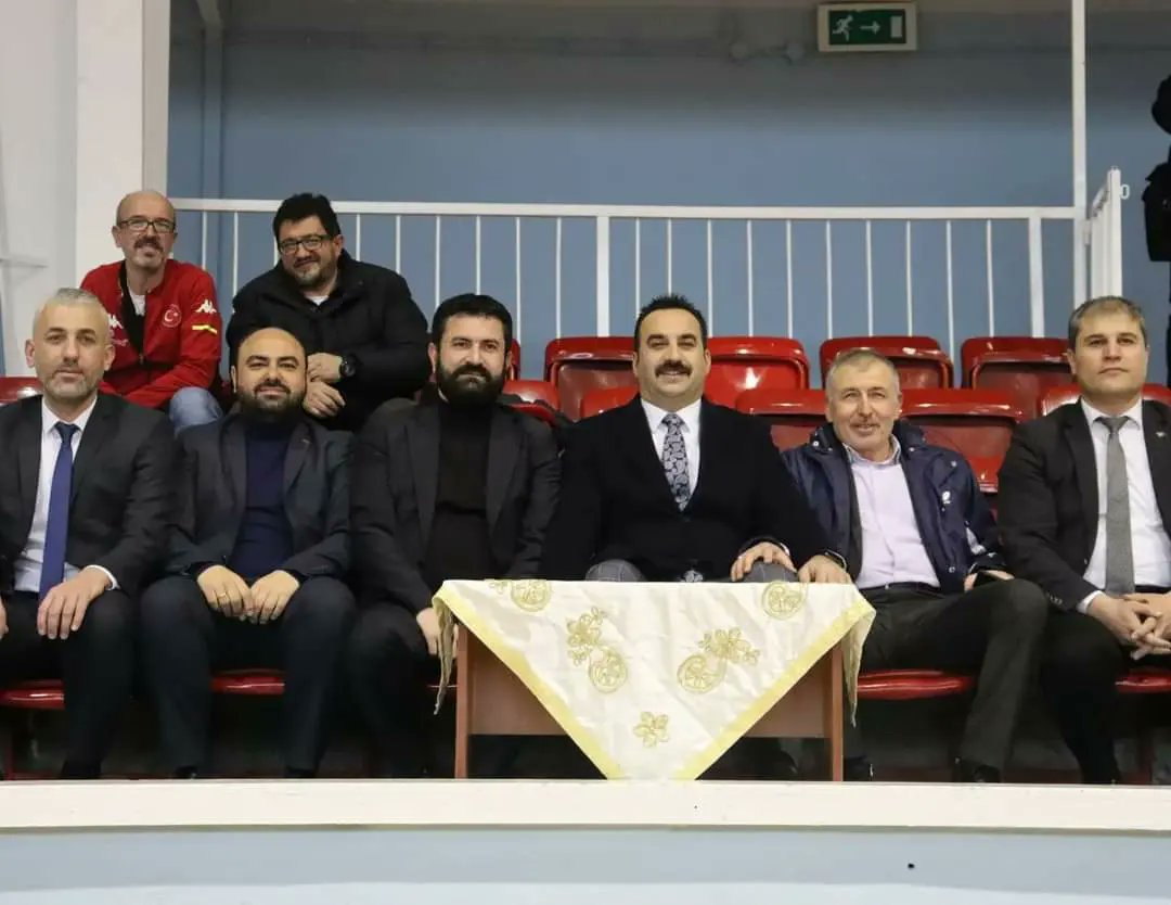 umuttufan55's tweet photo. Büyük bir heyecanla geçen İşitme Engelliler Kadınlar Basketbol Türkiye Şampiyonasında bugün final günüydü. Kazanan takımlar, Federasyonumuz Uluslararası İlişkilerden Sorumlu As Başkanı Sn. Yakup Ümit Kihtir ve Yönetim Kurulu Üyelerimizden ödüllerini teslim aldı. https://t.co/K51D2FAj4M
