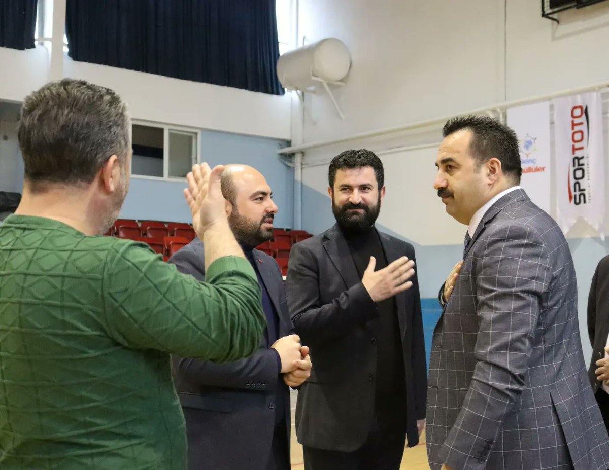 umuttufan55's tweet photo. Büyük bir heyecanla geçen İşitme Engelliler Kadınlar Basketbol Türkiye Şampiyonasında bugün final günüydü. Kazanan takımlar, Federasyonumuz Uluslararası İlişkilerden Sorumlu As Başkanı Sn. Yakup Ümit Kihtir ve Yönetim Kurulu Üyelerimizden ödüllerini teslim aldı. https://t.co/K51D2FAj4M