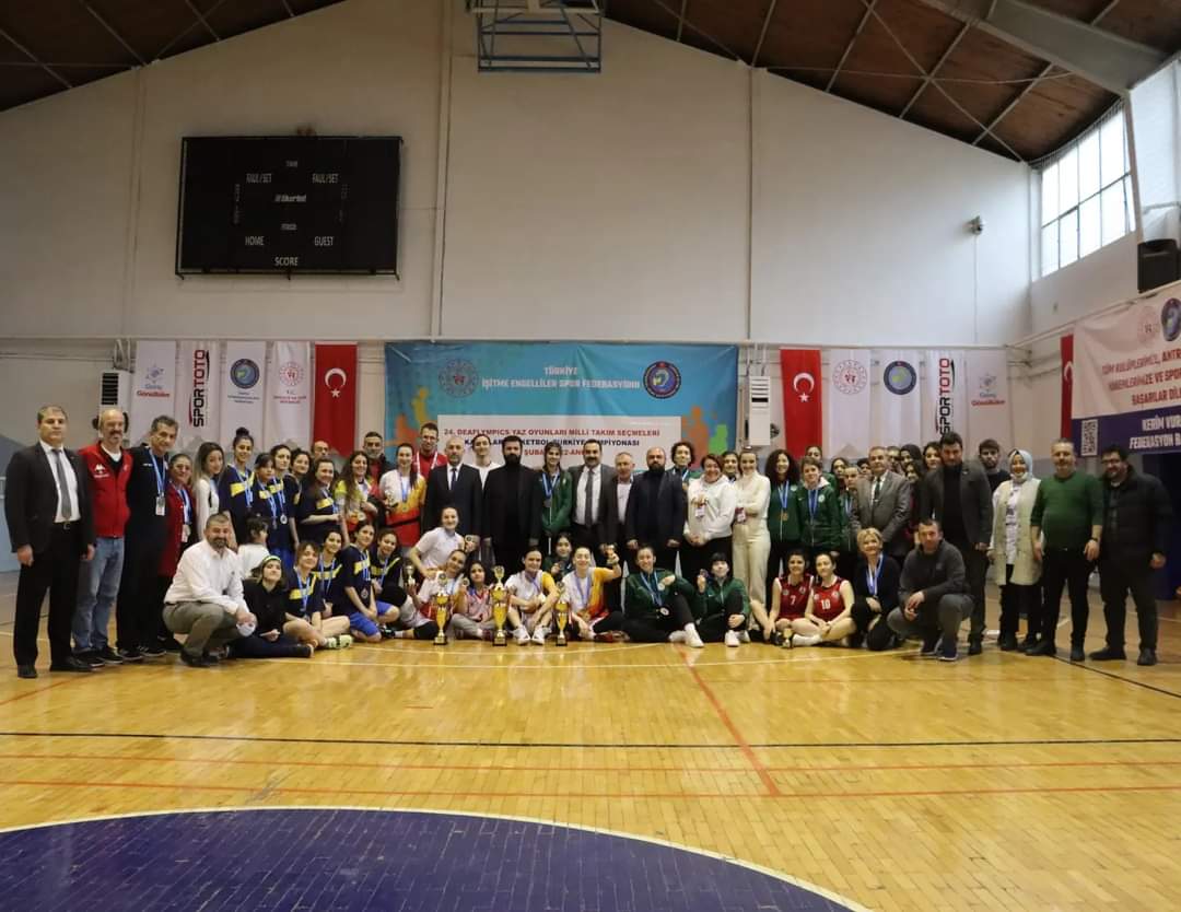 Büyük bir heyecanla geçen İşitme Engelliler Kadınlar Basketbol Türkiye Şampiyonasında bugün final günüydü. Kazanan takımlar, Federasyonumuz Uluslararası İlişkilerden Sorumlu As Başkanı Sn. Yakup Ümit Kihtir ve Yönetim Kurulu Üyelerimizden ödüllerini teslim aldı.