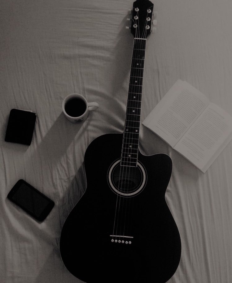 RADIOACTVC's tweet photo. ⠀ ⠀ 
ㅤ  ㅤㅤ،، 𝓑ú, feliz día de San Valentín, bonita. Creo recordar que en el pasado te gustaba tocar guitarra, por lo que te quise dar este regalo para que aprovecharas de volver a hacer lo que te gusta.

⠀⠀𝓨 esto no es lo único que te tengo por este día, así que te

» https://t.co/2Pp2Zc2Tsm