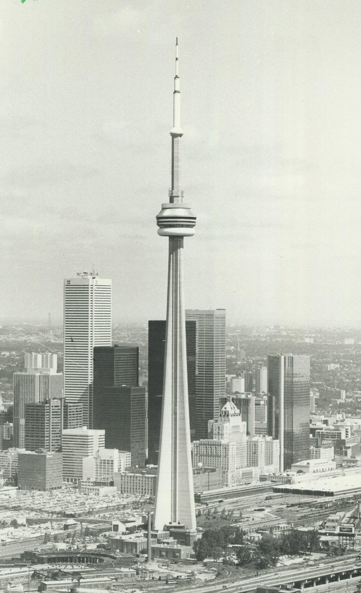 oldTOseries's tweet photo. Downtown in 1981. https://t.co/mJP4tMqvHD
