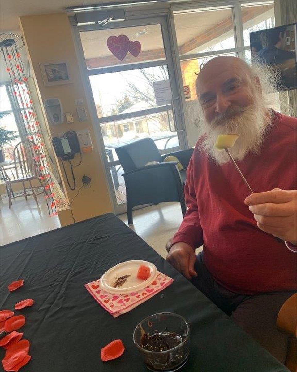 simcoecounty's tweet photo. Roses are red, violets are blue, this #ValentinesDay, #SunsetManor sends best wishes to you!
Throughout the day, residents enjoyed activities including chocolate fondue, a special lunch prepared by the kitchen, games, photobooth & more!
#happyvalentinesday #mysimcoecounty https://t.co/eebfeaDDzs