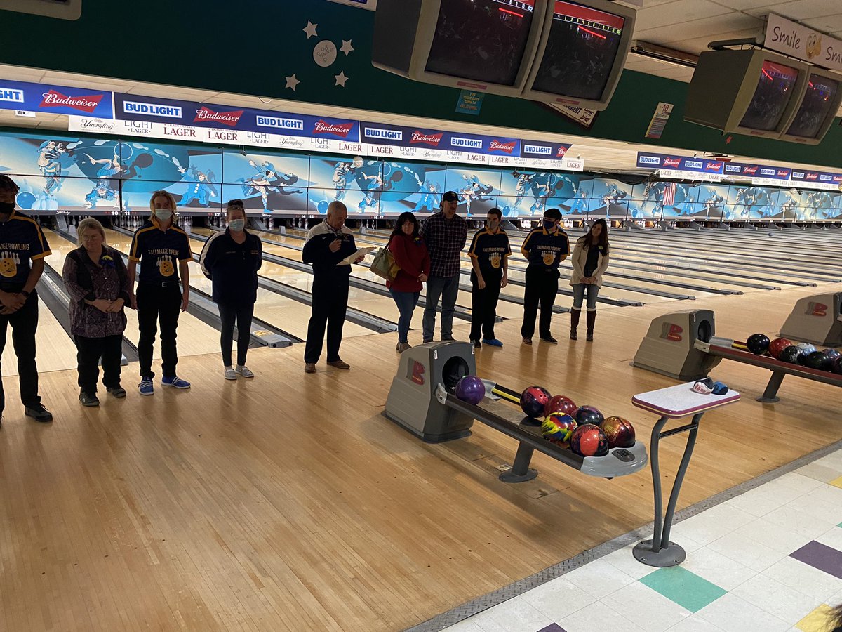 houseths1's tweet photo. Congrats to our senior bowlers https://t.co/GtQ4EIQ67r