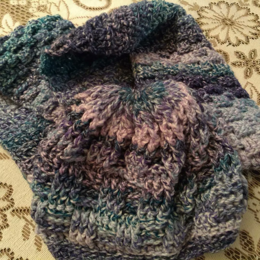 MavenCrochet's tweet photo. Did someone say "super hat and scarf set" weekend?

Finished the scarves to go with the hats I made last week to cap off my Super Bowl weekend. 

#crochet #crocheting #uncinetto 
#makeitcrochet #makeandgive #hatsscarves #makersgonnamake https://t.co/l74XZishei