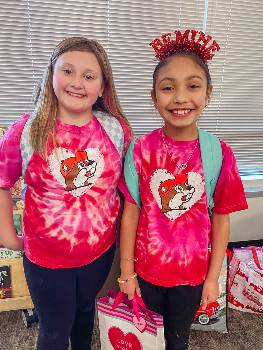 MrsWilliams_MBE's tweet photo. Friendship is the BEST! We had a great time celebrating with friends at our Friendship Party today. Thankful for my room mom for the amazing decorations, food, and activities! 💖 #BetterTogether https://t.co/AWCnasck5s