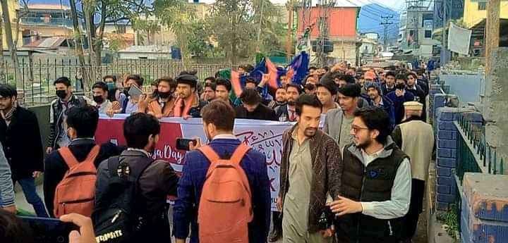 IJTMZD's tweet photo. اسلامی جمعیت طلبہ بوائز ڈگری کالج مظفرآباد کے زیر اہتمام حیاء ڈے کے موقع پر مسلمان بہن " مسکان" سے اظہار یکجہتی کے لیے بوائز ڈگری کالج سے اپر اڈہ لال چوک تک پر اللہ اکبر واک  کا اہتمام کیا گیا https://t.co/mN5BjkMSdM