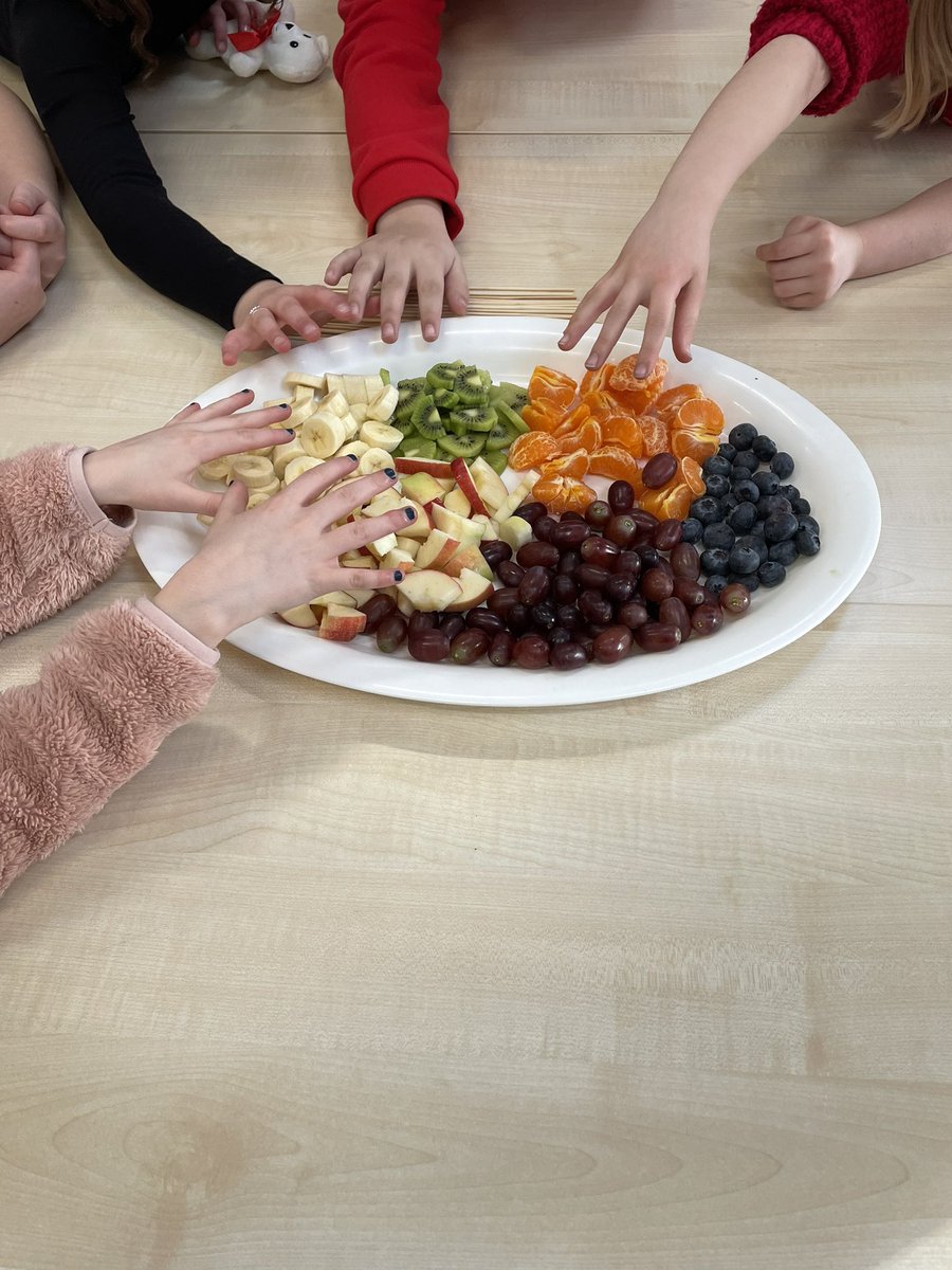 AlexEvolve_HM's tweet photo. A brilliant way to the end of HERO club at Thackley primary. Over the past 5 weeks we have learnt the benefits of sleep and physical activity. Now it’s time to enjoy some fruit kebabs! https://t.co/MoJ0tD0fGR