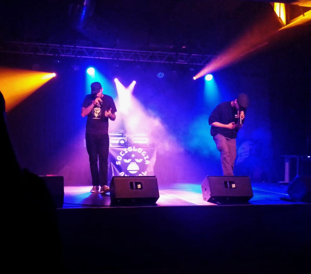 Divendres passat tocàrem a la final de l'Engresca't.

Va a ser una experiència molt intensa que recordarem sempre, malgrat les dificultats tècniques i logístiques 🙈 

Un 10 per a l'organització, l'espai, el públic i les altres DJs i grups que van participar-hi.

Tornarem! 😉✊🏽