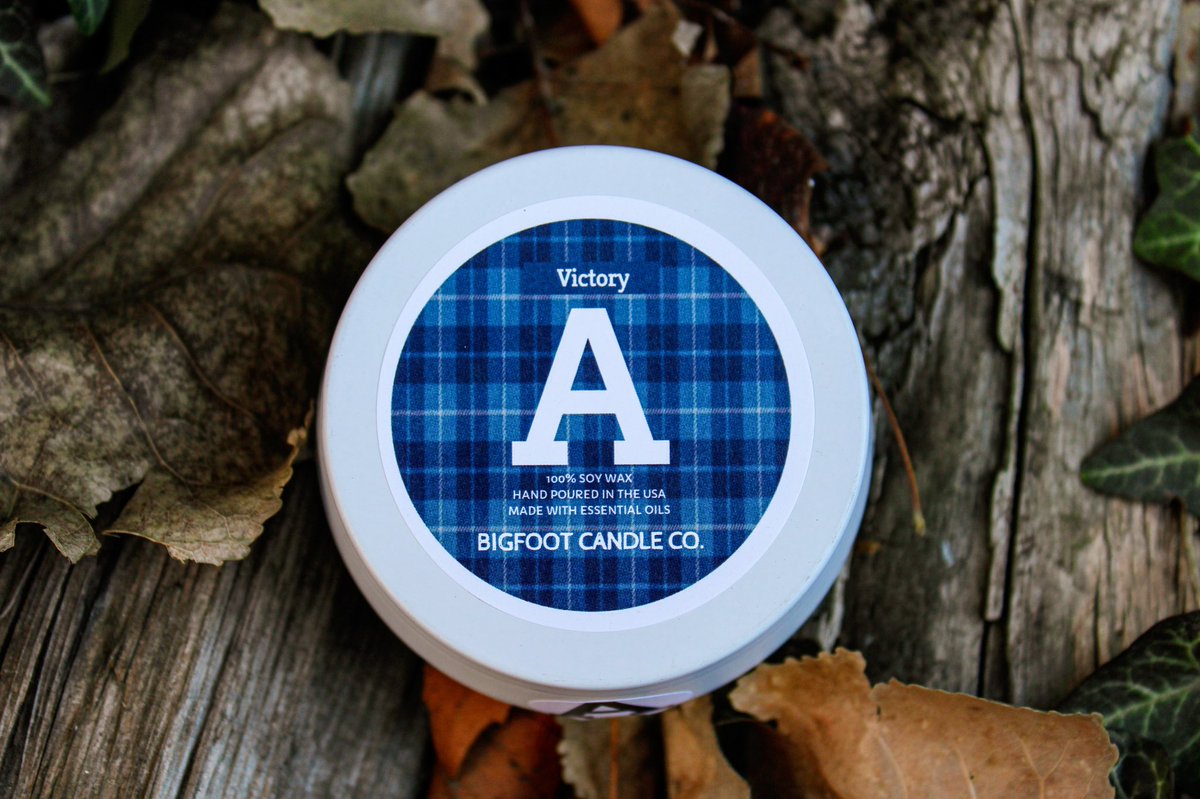 As promised, I have the link for that blue “Victory” candle that smells like sagebrush and rose here: etsy.com/listing/116521…

I have to say that my friend @jward406 is an excellent candle maker.

Giving away one for free to someone who retweets this by Wednesday night.