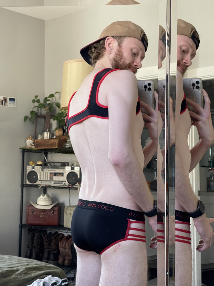 kinkykohl's tweet photo. Happy Valentine's Day, y'all ❤️ First full day locked! Many more locked days to come 🔐😼 https://t.co/nE6WK2dYIb