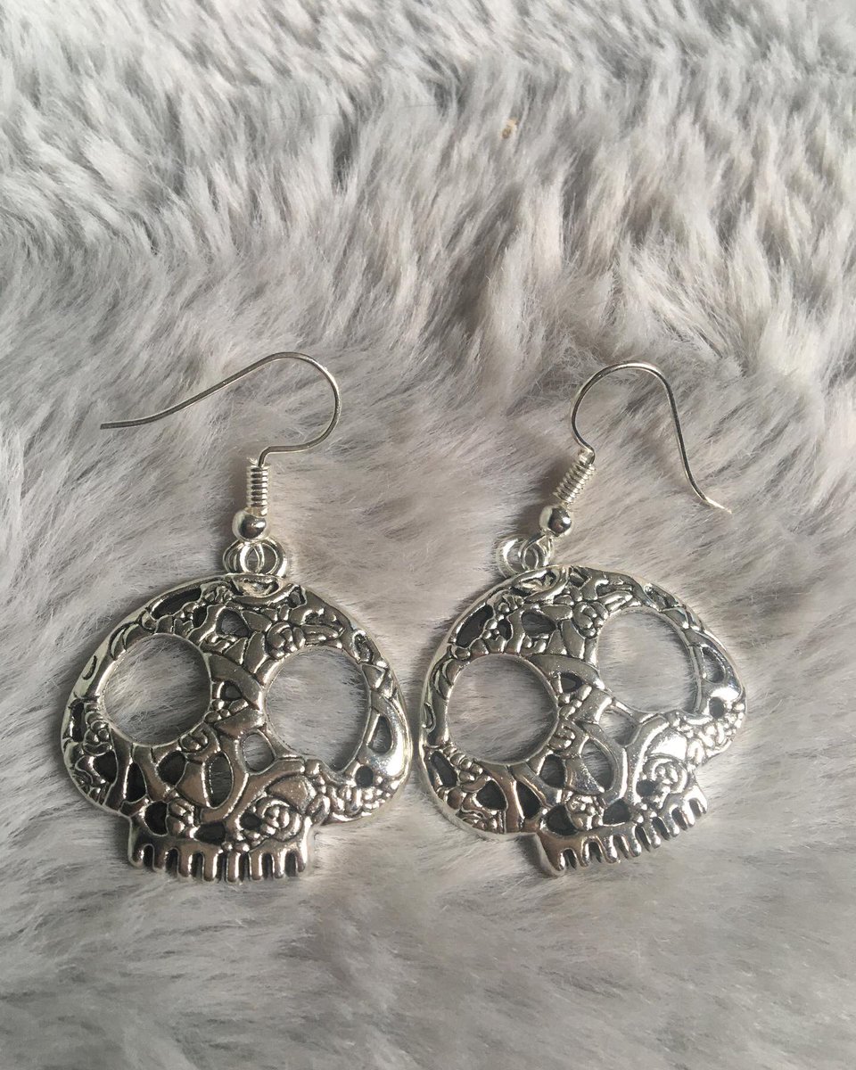 KittyKat_Boy's tweet photo. I would love some love on my new small business selling handmade earrings 

I would love any support just even a look, like or follow on my Instagram page https://t.co/NzwmxYMghE

And my Etsy page is https://t.co/Ep1Mddebzh https://t.co/9E52QYyJcz