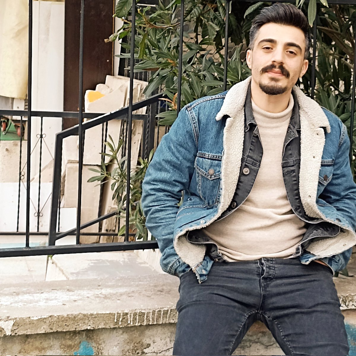 Boğulmak için suya ihtiyacım yok, düşüncelerim yetiyor.