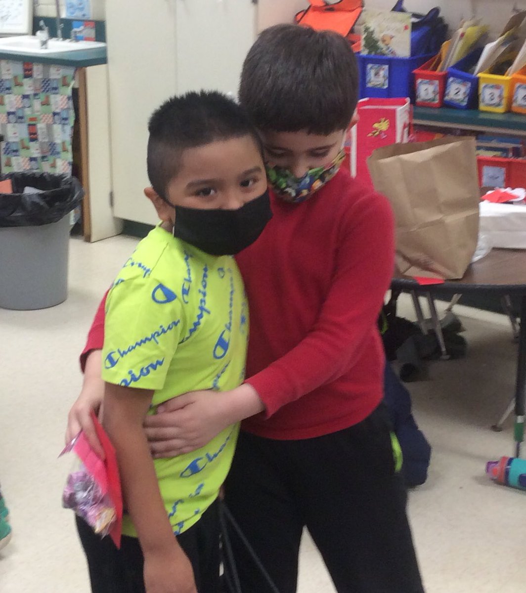 tchanatski's tweet photo. Feeling the love today in 1C!!💕🥰👩🏻🏫Happy Valentine’s Day!!!💐🍫@Hubbard_School #LoveMonster #hiddenpicture #ValentinesDay2022 #sweettreats #delivery #friendship https://t.co/Xlfs0XCiN7