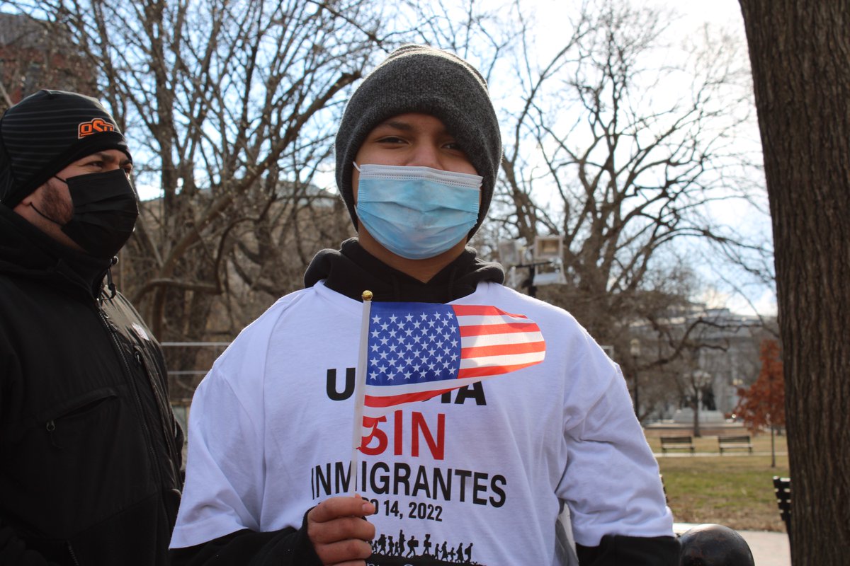 _alibianco's tweet photo. People of all ages had merch for #DiaSinInmigrantes and there were a beautiful collection of flags from all countries represented across the board. https://t.co/wQBH8NuYCe