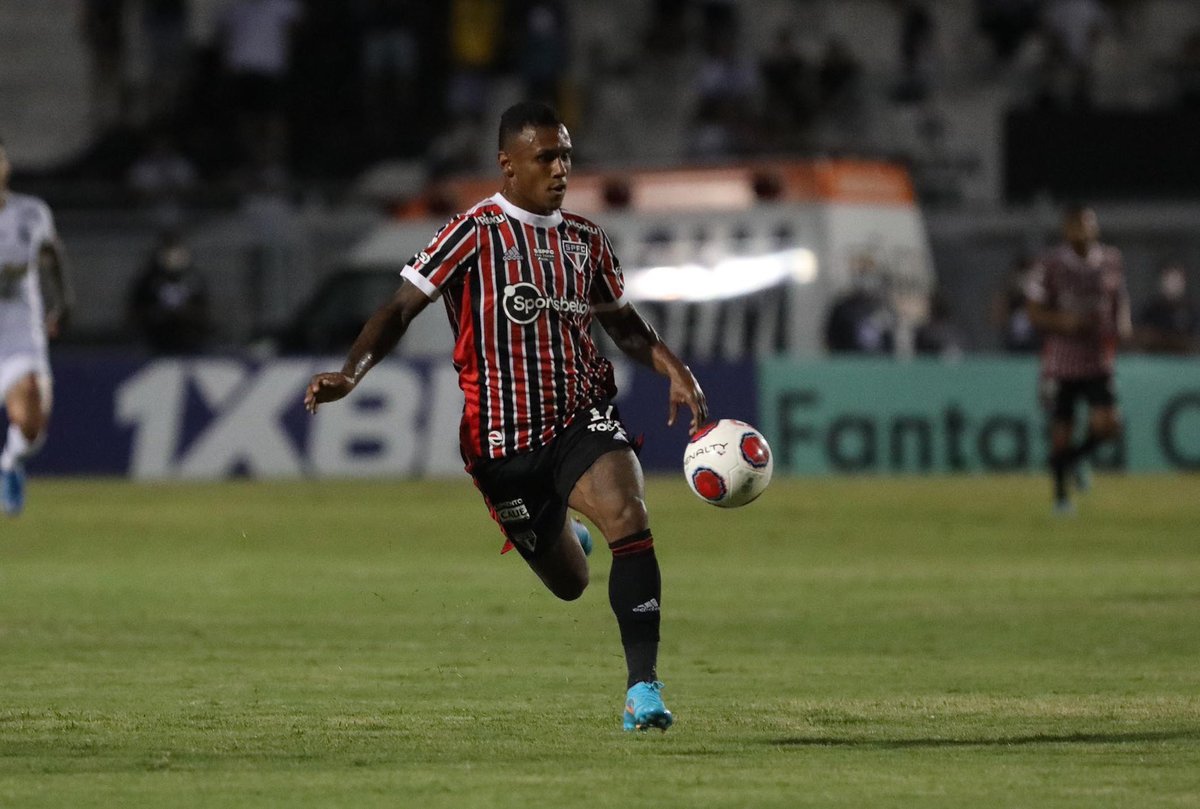 SaoPauloFC's tweet photo. Nossos últimos 3️⃣ gols tiveram a participação de Marquinhos.

🗣 “Encaro cada minuto com essa camisa como a oportunidade da minha vida. Fico feliz por ter ajudado nessas duas vitórias. O mérito é de todo o grupo e tenho certeza que ainda vamos crescer muito”.

#VamosSãoPaulo 🇾🇪 https://t.co/qnxKuWdO5a