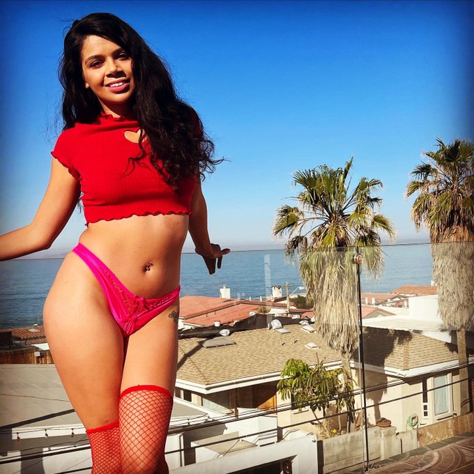 Happy Valentine&rsquo;s Day ❤️💕❤️💕❤️ https://t.co/oEf5lRF5Xf