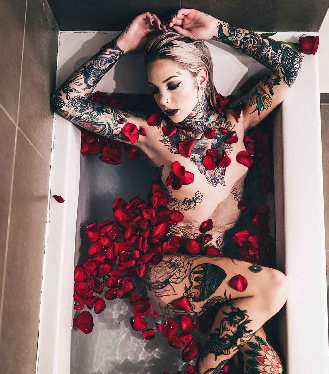 3xtravaganza's tweet photo. A very simple, yet extremely naughty, Valentine's Day gift for @_Wicked_Soul_.

A warm bath filled with petals.

He can only guess what comes next. https://t.co/ZIrFdtgvIA