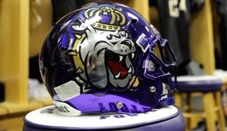 ikedaniels03's tweet photo. After a great conversation with coach @coachgrantcain I’m blessed to receive an offer from JMU!!🤟🏽 https://t.co/mnZXq4QhhP