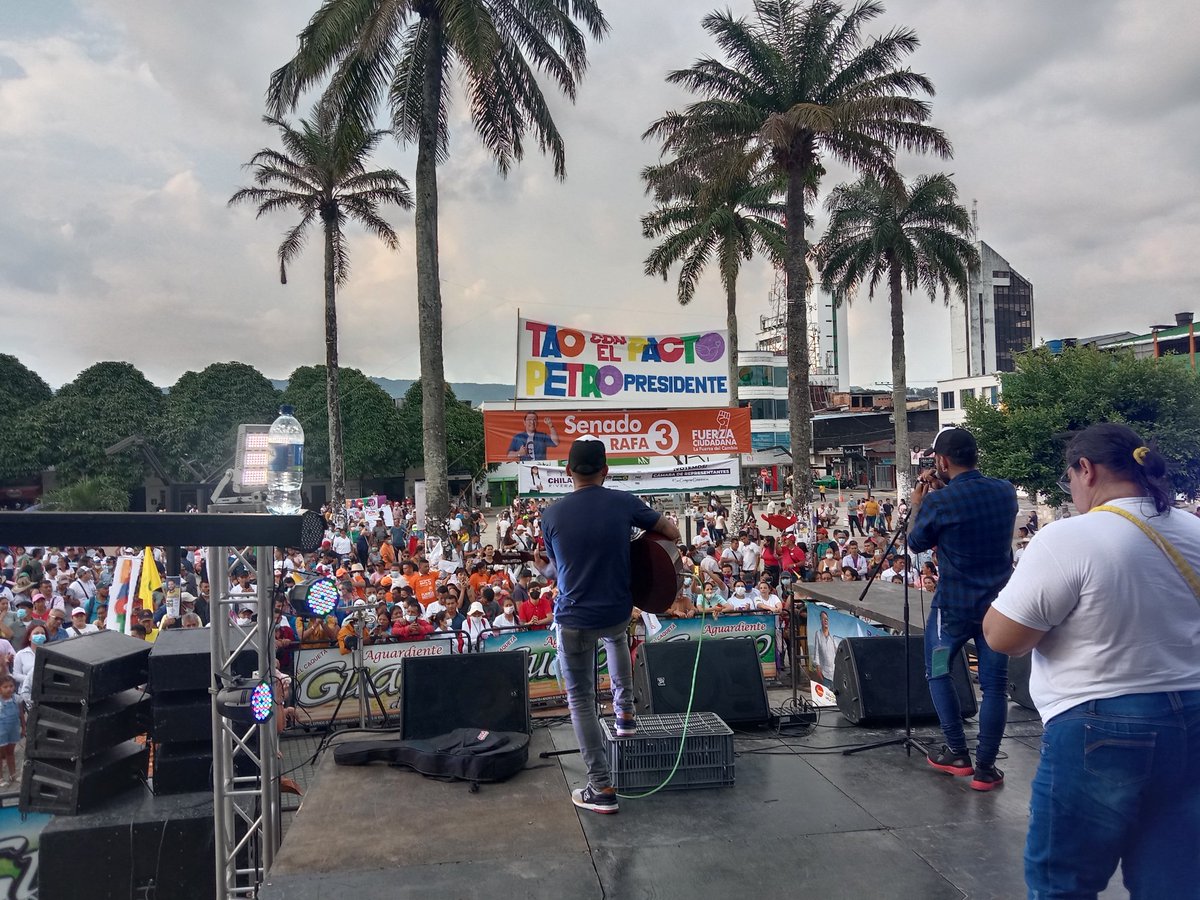 SantamriaAngel's tweet photo. Esperando a nuestro Presidente @petrogustavo  Florencia 🔥💪 https://t.co/Zv0N6kwdcY
