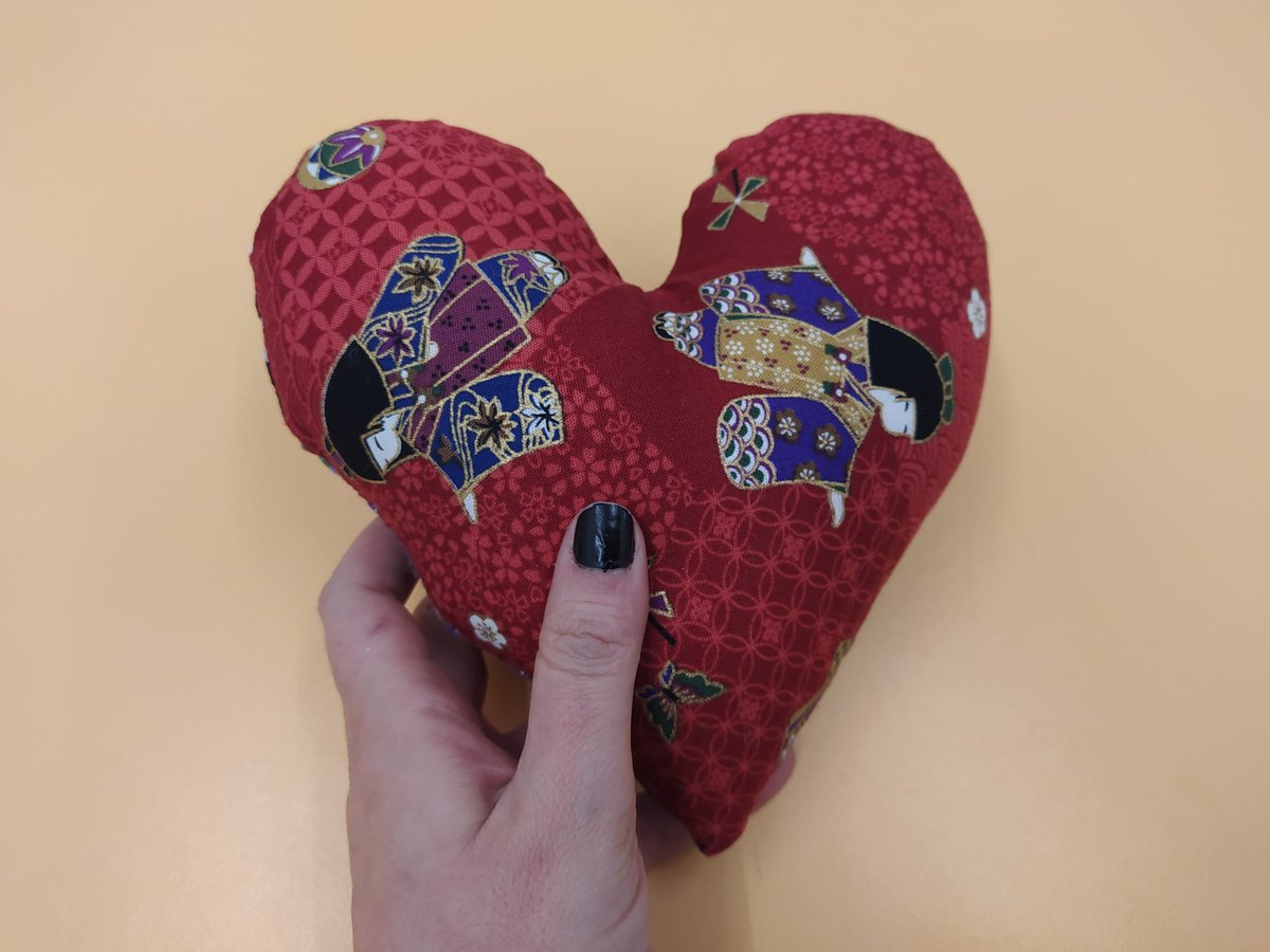 Segona càpsula formativa "En Cercle" sobre escolta activa i empàtica. Podríem ser capaces d'escoltar durant 10 minuts alguna altra persona sense jutjar, aconsellar ni interrompre gaire? Com acompanyem l'alumnat, les famílies i altres mestres quan necessiten ser escoltades?