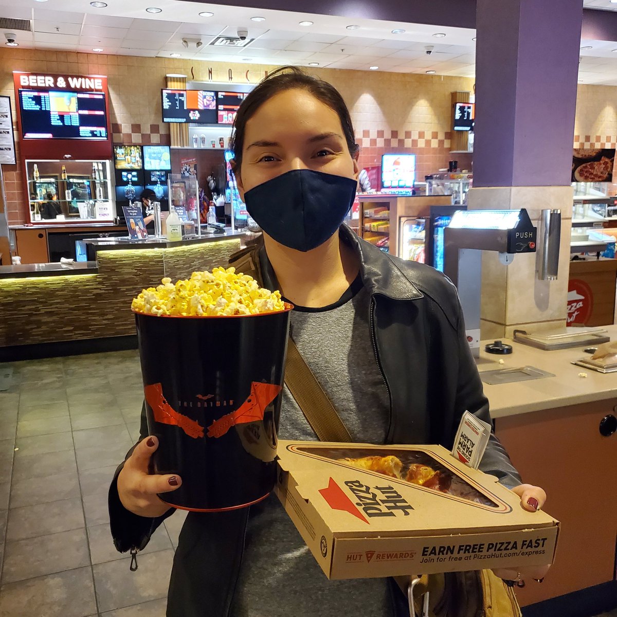 officialttalks's tweet photo. Location: @cinemark 
OMG I went to pick up a pizza to go &amp; they had the #Batman    #Popcorn tins available!!!!! It looks so amazing! &amp; the popcorn was delicious! #nomnomnom if you haven't gotten yours yet, I recommend you do! #TheBatmanMovie    @DCComics https://t.co/7A7f78DDZB