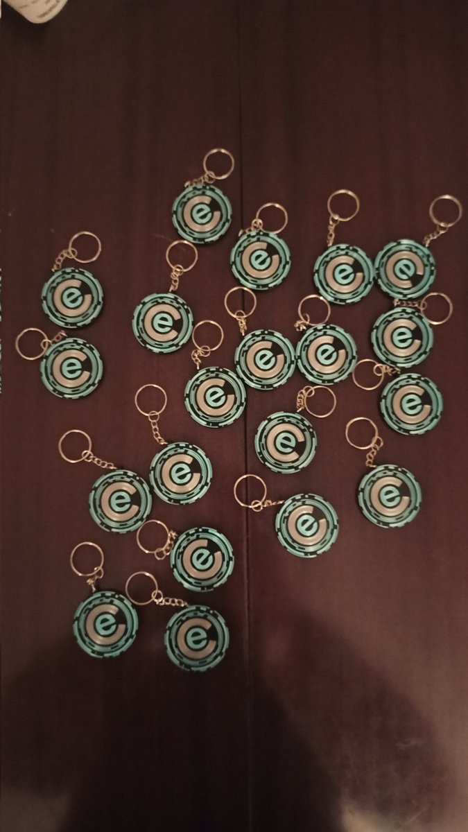 JmakerStore's tweet image. Primer trabajo realizado!!!! Llaveros de @CarbonoEsports 
He cometido algunos errores de novato pero de todo se aprende. He disfrutado mucho haciéndolo 😊

Mañana viajan!! ✈️✈️