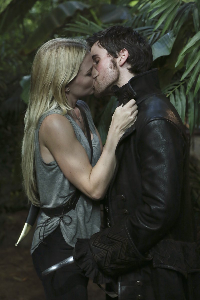 OnceABC's tweet photo. Some of our favorite couples for #ValentinesDay❤️ Which couple is your favorite? https://t.co/REI0srl0VM