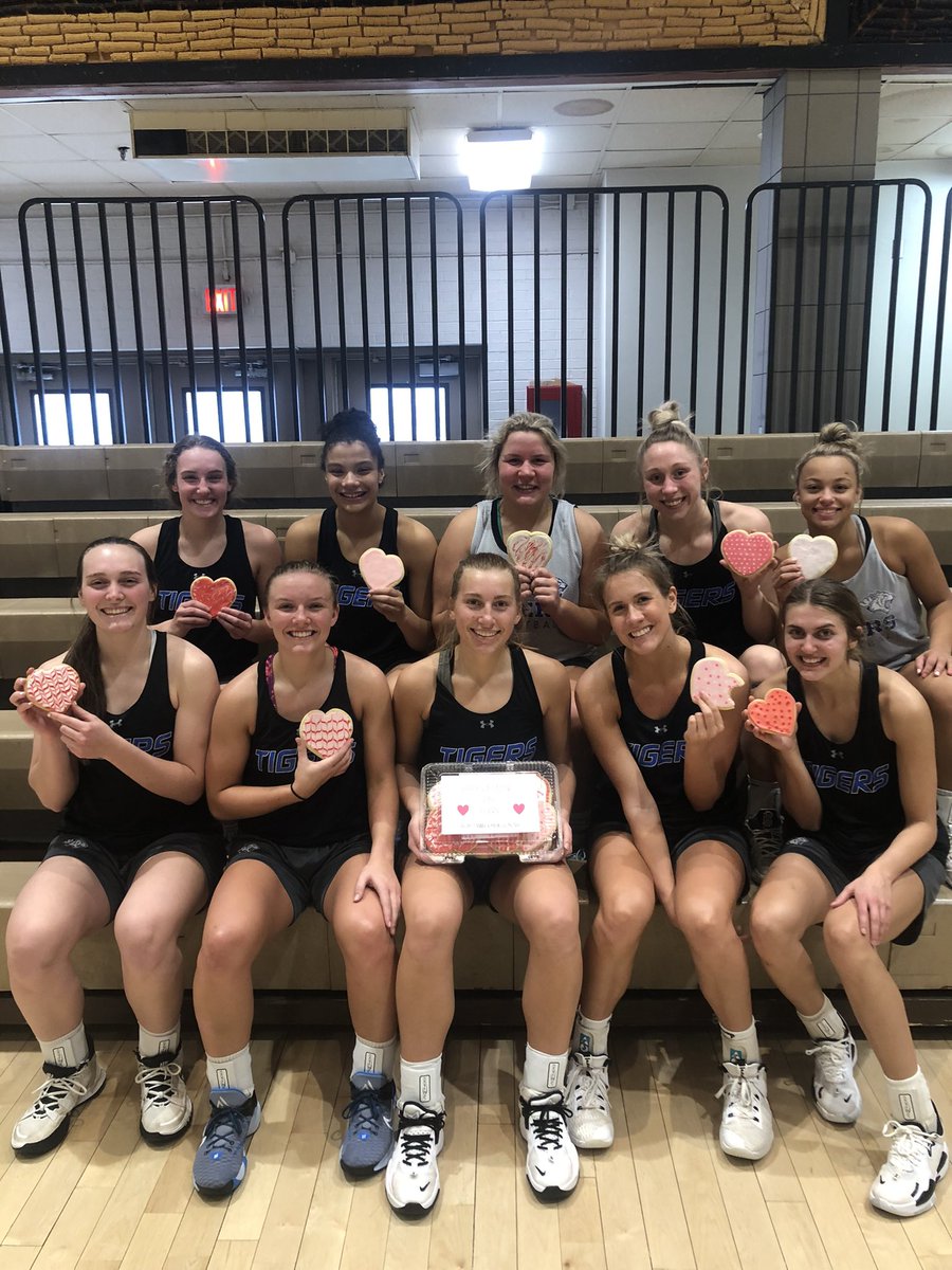 Happy Valentine’s Day!! Thank you to Michelle Musick for making our girls cookies! And to tanner for all the support in the kitchen😜