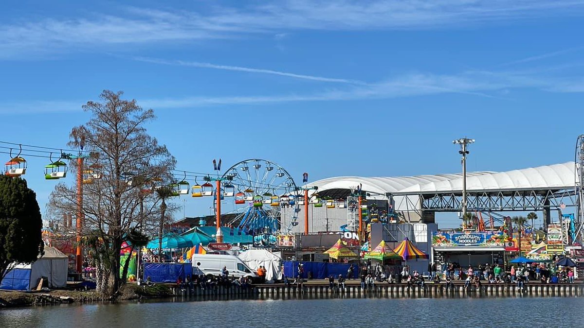 Another fun day at the Florida State Fair.  Come out and say hello.  History music making sessions: 1:30, 3:30, 5:30 &amp; 7:30

#floridastatefair #flstatefair #tampa #tampaflorida #2022FLSF #flstatefair2022 #floridastatefair2022 #floridastatefairgrounds #castinbronze