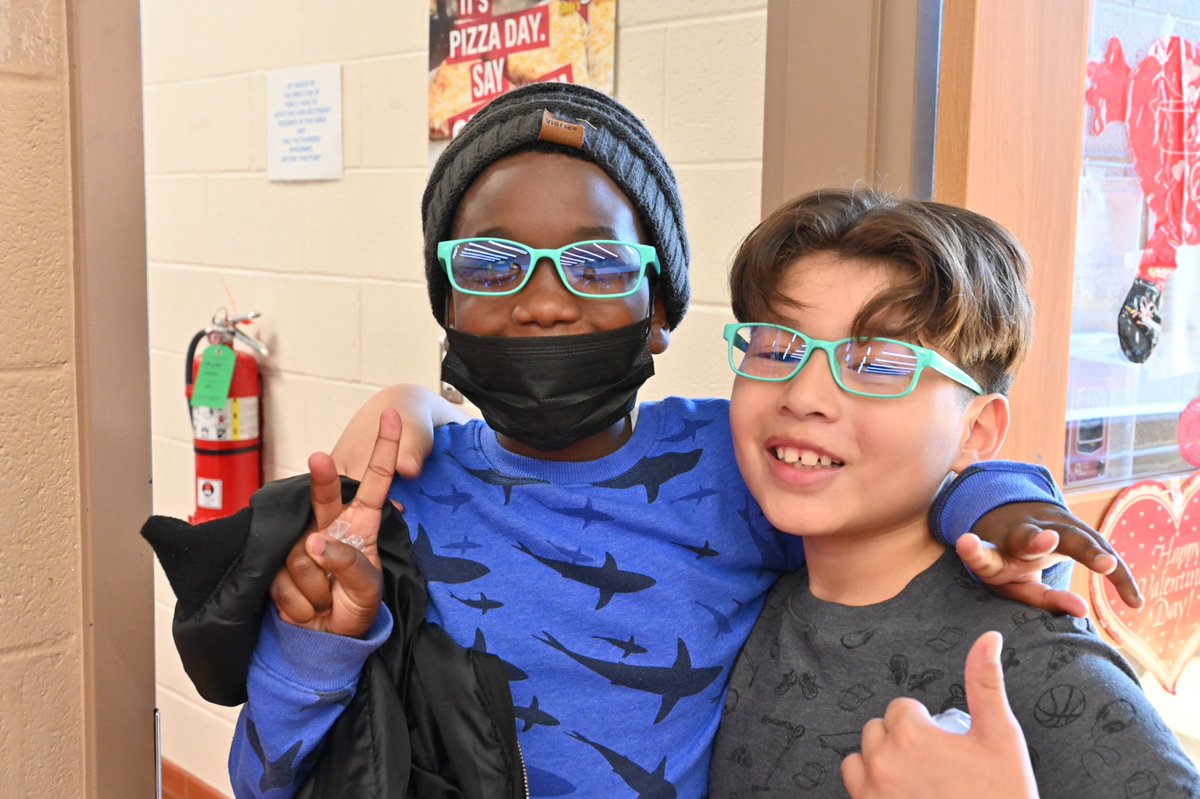 FBISDFoodie's tweet photo. 💚 We love our sweethearts Rachel and her @JNE_Longhorns team!

Students who treated themselves to our no cost #schoollunch received an “I Love Milk”/“Heart” sticker or one sweet pair of blue light glasses! 🤓 @DairyMAX @FortBendISD #DairyAmazing #ILoveMilk #FBISDFoodie #FBISD https://t.co/lZGcoJVI16