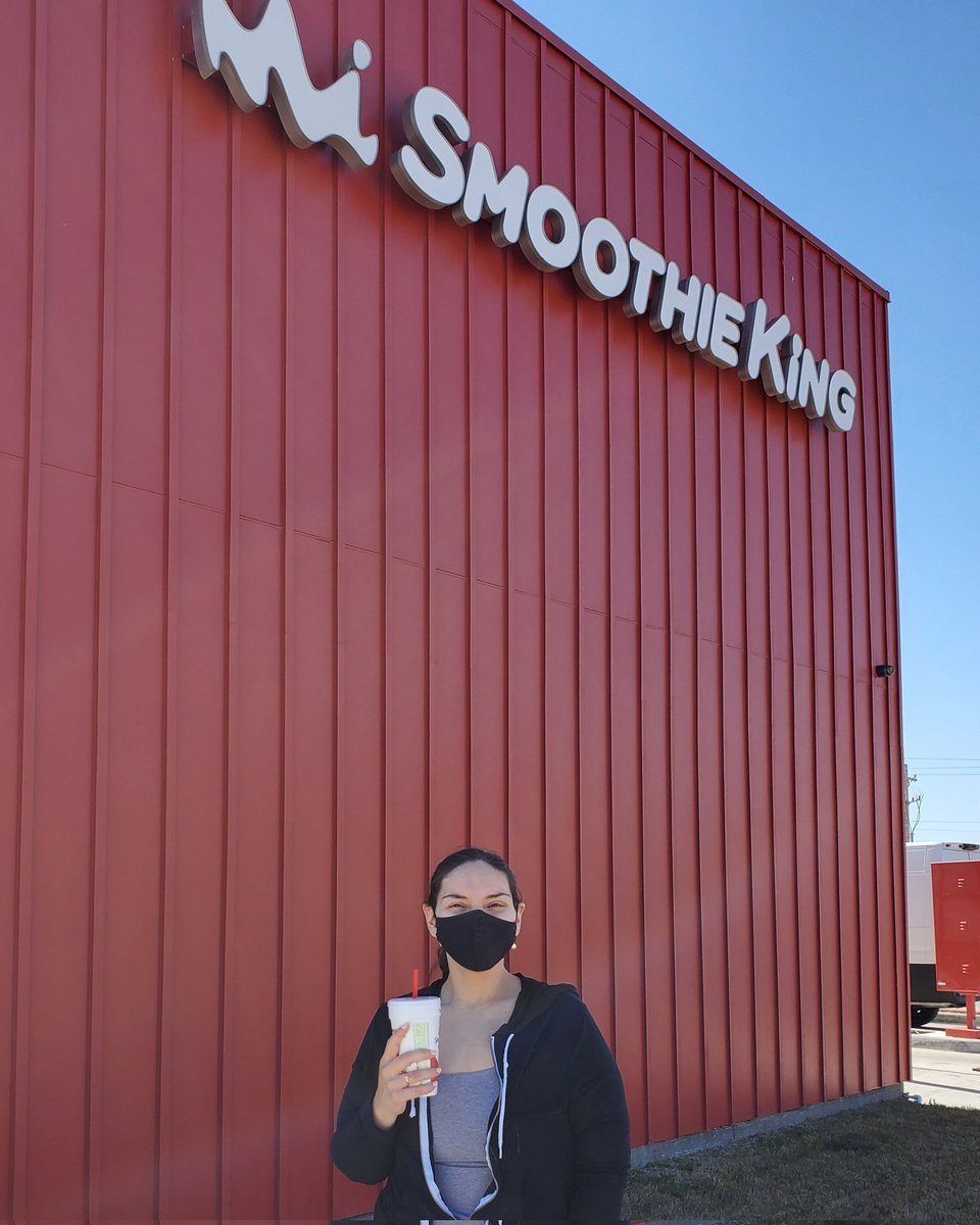officialttalks's tweet photo. Since we're always on the move, we decided to try something new &amp; started going to @SmoothieKing &amp; it has been great! I love the #ChokALava with #banana, &amp; my husband loves the #AcrivatorRecoveryStrawberryBanana, both with #Immune Support. 
What drink and supplement you love? https://t.co/KGCm5mdtqh