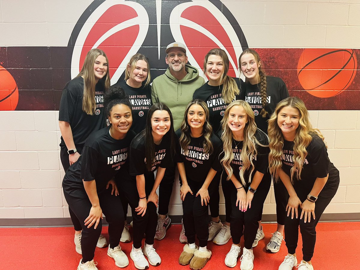 ladypiratebasketball (@lcpgirlsbball) on Twitter photo What an incredible honor it was for our varsity to meet and listen to Texas Tech QB legend, Cody Hodges, before heading out to compete for the Bi-District Championship today!
Thank you <a href="/_codyhodges/">Cody Hodges</a> for traveling all this way to support <a href="/lcpgirlsbball/">ladypiratebasketball</a> !
#Mark2
#OneMore What an incredible honor it was for our varsity to meet and listen to Texas Tech QB legend, Cody Hodges, before heading out to compete for the Bi-District Championship today!
Thank you <a href="/_codyhodges/">Cody Hodges</a> for traveling all this way to support <a href="/lcpgirlsbball/">ladypiratebasketball</a> !
#Mark2
#OneMore