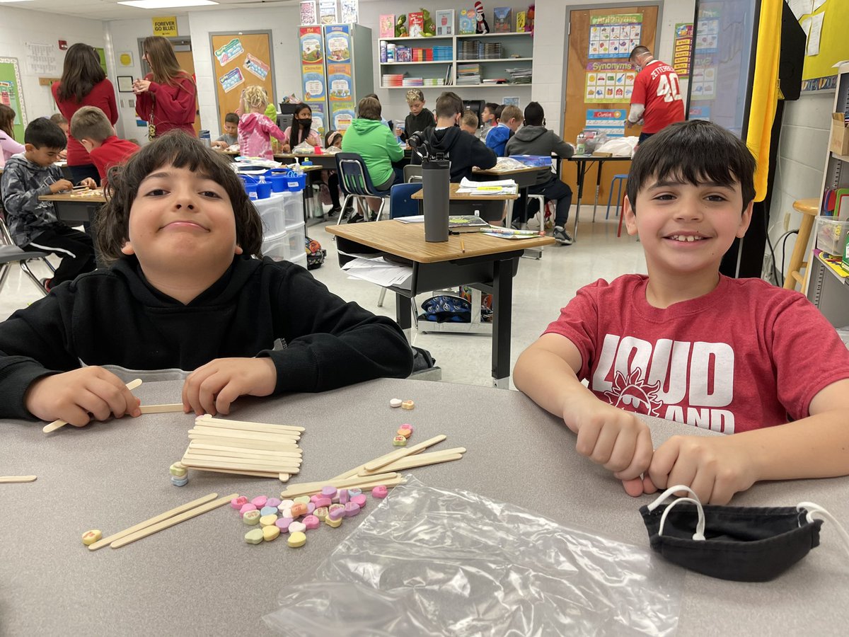 kinderwithkelly's tweet photo. S/o to Mr. Schwertner’s class for hosting us today to participate in a Valentine’s Day STEM challenge. Kids loved it and I loved seeing my kiddos collaborate with some 3rd grade role models! @ShineonSPES https://t.co/pnXslssh5l