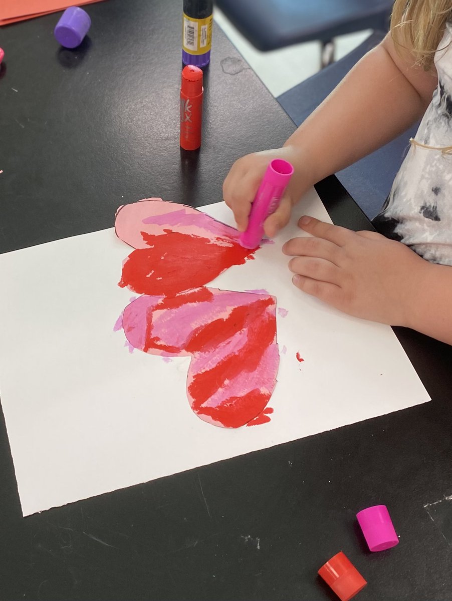 Today kindergarten made valentine cards for a friend