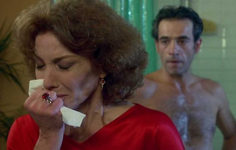 alitodt's tweet image. Aprovechando San Valentin y que las plataformas están subiendo películas de Almodovar paso y recomiendo dos películas que sintetizan la desesperación amorosa (también podrían ser mujeres desesperadas). Pasan x el arco de todo vinculo amor-odio-superacion.