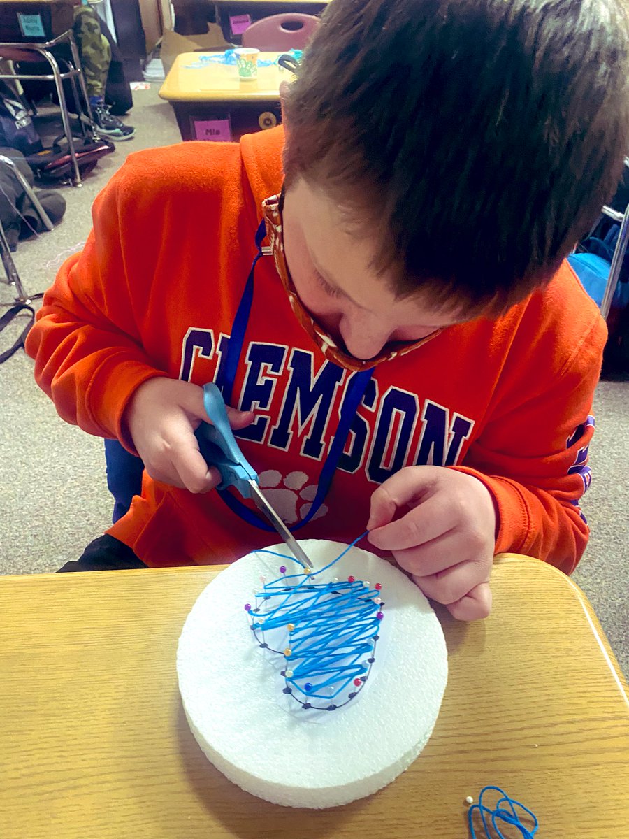 MissCaraG's tweet photo. Happy Valentine’s Day 2022 ❤️ We loved making our heart string art! #157cLoves @Chelsea_Tigers https://t.co/m1pfcRr6ME