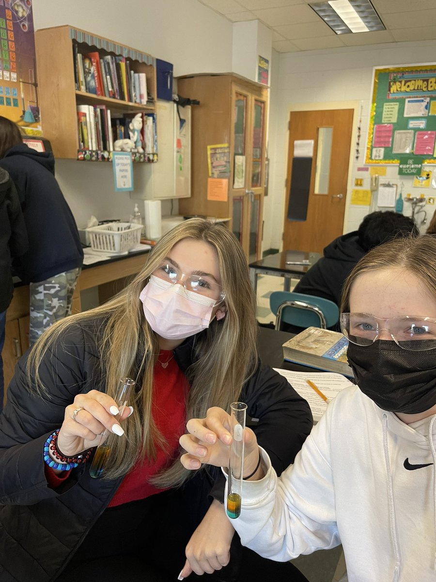 Awesome density columns simulating how deep ocean currents work, the denser colder saltier blue ocean water sinks to the bottom every time. #ThermoHaline #OurDrive @DDMSBuzz