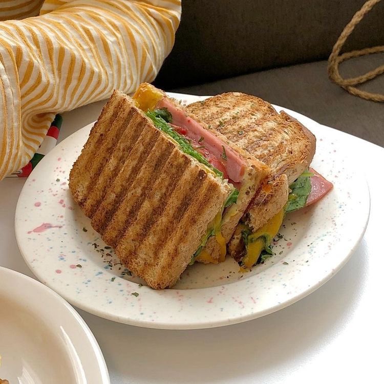 ♡︎ ¡Buen día @goldnwine, alguien acaba de enviarte algo!

Nota: Te quiero mucho, gracias por tu amistad tan hermosa y leal, y por todos los momentos juntas. Te extraño infinito.

De: Vio.