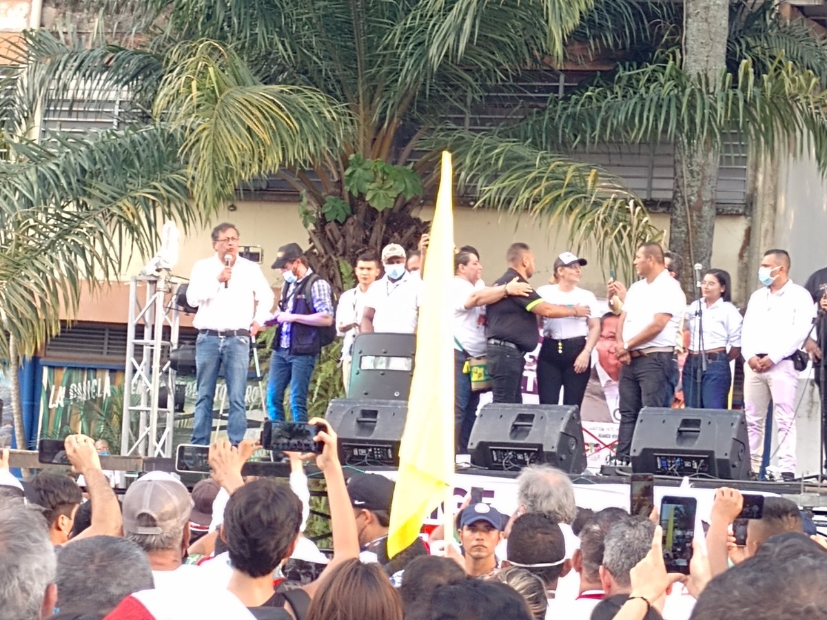ChalaFlaminio's tweet photo. Ya tenemos la presencia de Petro en Florencia. https://t.co/mraP9h89et