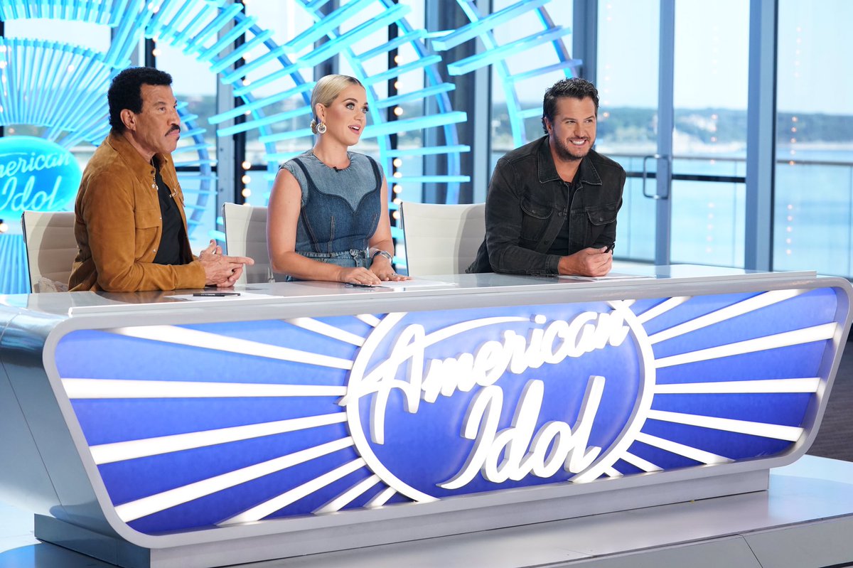 New promotional photos of Katy Perry for American Idol next season. 